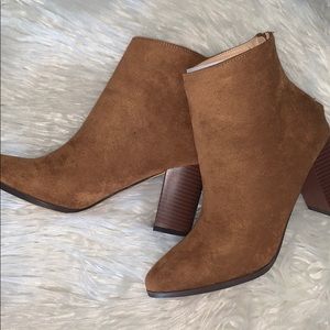 Cute low rise boots!